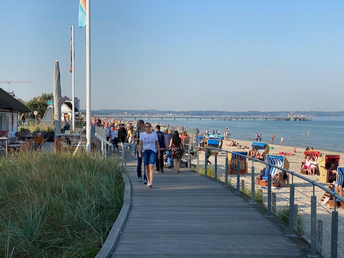 Moderne 3-Zi-Wohnung Mit Meerblick Direkt Am Strand Scharbeutz Eksteriør bilde